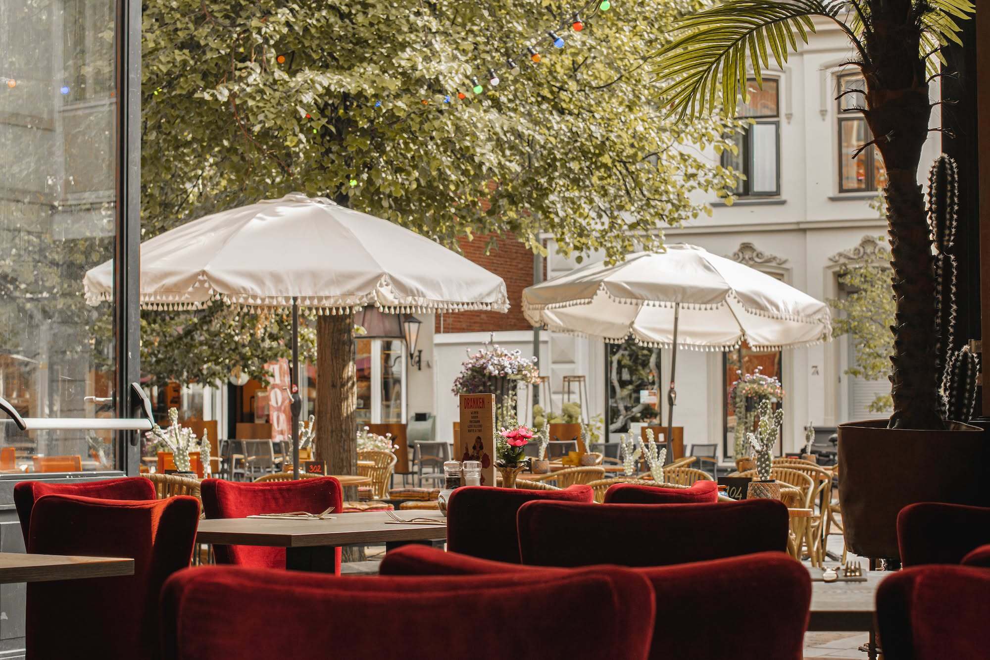 Het terras van Cubanos midden in het centrum van Groenlo